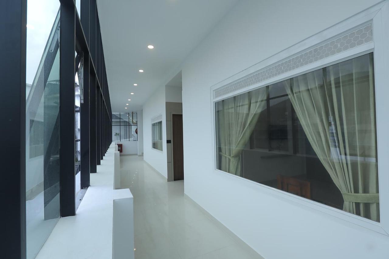 Hotel Dream Suite, Kattappana エクステリア 写真
