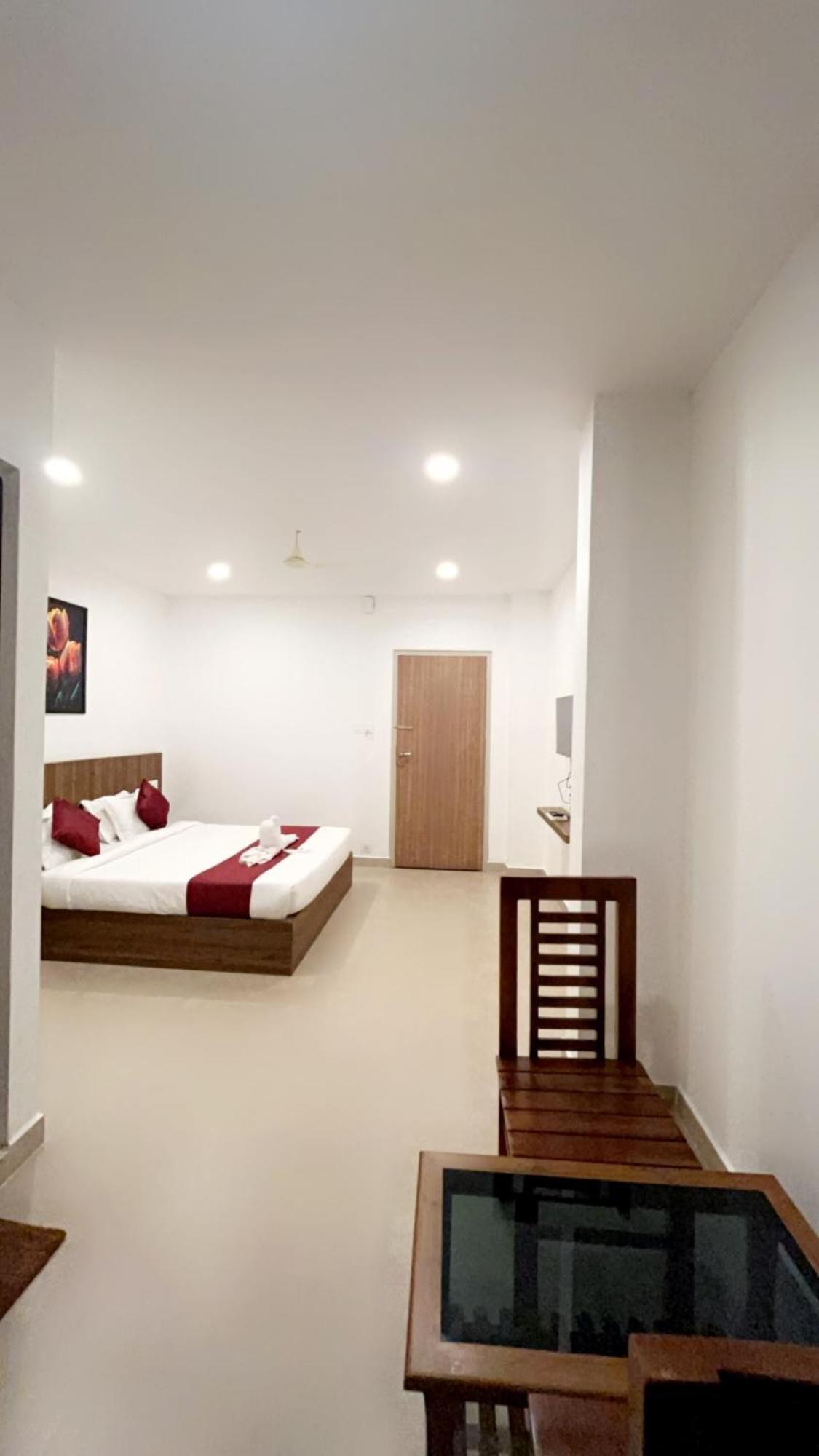 Hotel Dream Suite, Kattappana エクステリア 写真