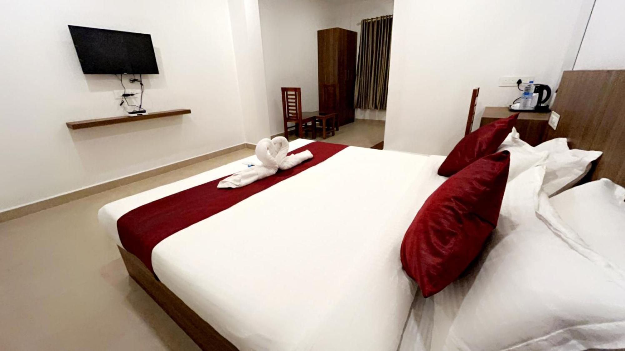 Hotel Dream Suite, Kattappana エクステリア 写真